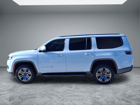 Used 2022 Jeep Wagoneer Series III w/ Flexible Seating Group image 4