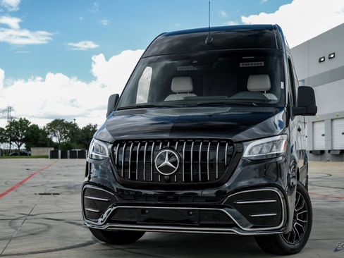 Used 2022 Mercedes-Benz Sprinter 2500 image 3