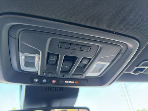 Used 2023 Chevrolet Silverado 1500 ZR2 image 19