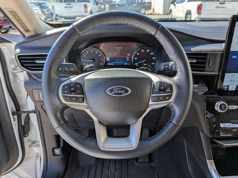 Used 2022 Ford Explorer Limited w/ Limited Technology Package image 18