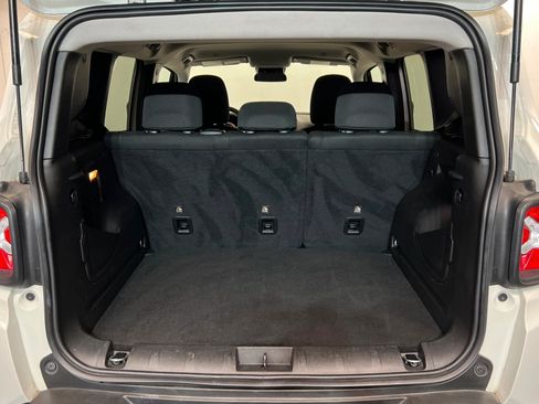 Used 2023 Jeep Renegade Latitude AWD/4WD image 22