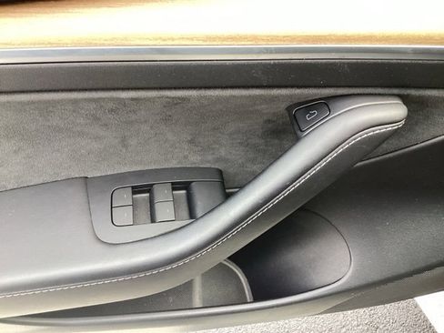 Used 2023 Tesla Model 3 Standard Range image 10