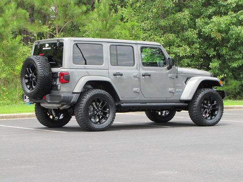 Used 2023 Jeep Wrangler Unlimited Sahara w/ Cold Weather Group AWD/4WD image 6
