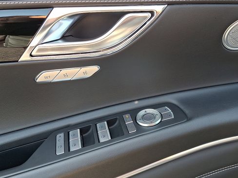 Used 2025 Genesis GV80 2.5T Standard image 12