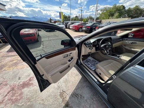 Used 2014 Mercedes-Benz E 550 4MATIC Sedan image 9