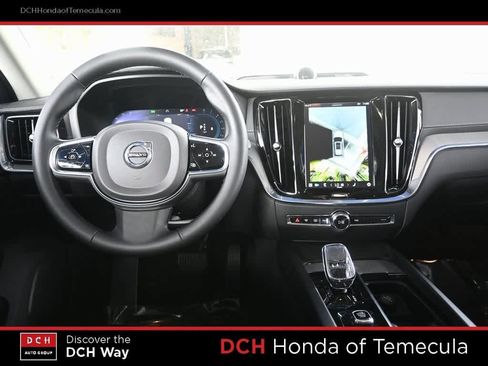 Used 2024 Volvo V60 B5 Cross Country Ultimate image 8