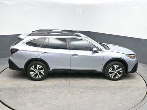 Used 2021 Subaru Outback Limited image 27