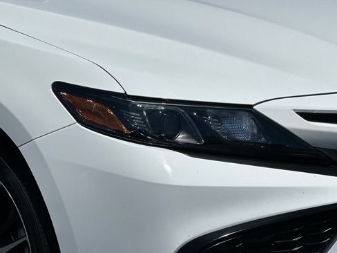 Used 2023 Toyota Camry SE FWD image 11