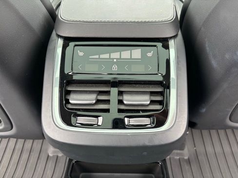 Certified 2024 Volvo XC90 B6 Ultimate w/ Protection Package Premier image 18