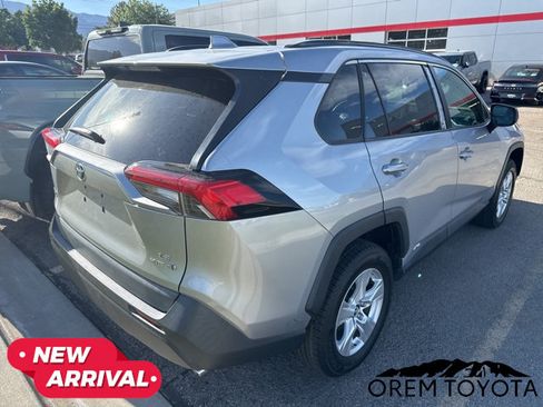 Used 2020 Toyota RAV4 LE AWD/4WD image 17