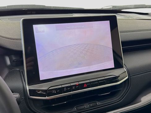 Used 2025 Jeep Compass Latitude w/ Convenience Group image 17