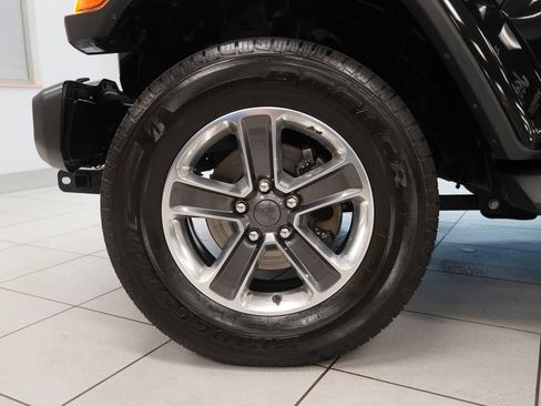 Used 2018 Jeep Wrangler Unlimited Sahara AWD/4WD image 15