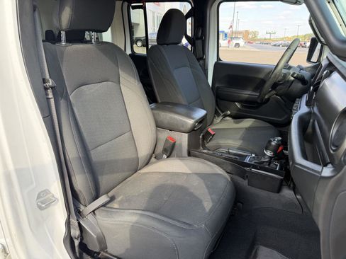 Used 2018 Jeep Wrangler Unlimited Sport S image 21