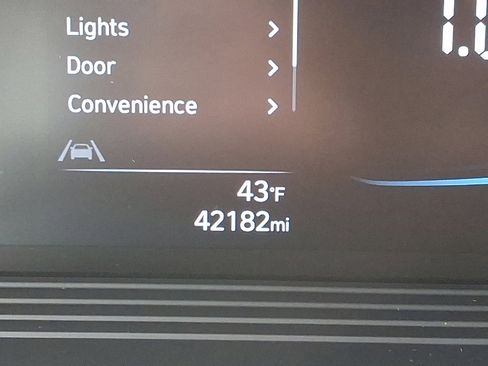 Certified 2023 Hyundai Venue SEL w/ Cargo Package image 5