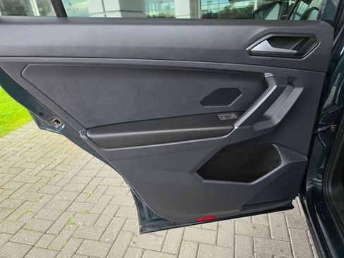 Used 2018 Volkswagen Tiguan SE AWD/4WD image 16