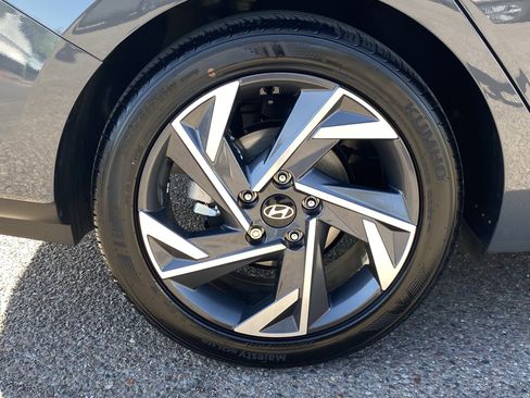 Certified 2025 Hyundai Elantra Sport image 9