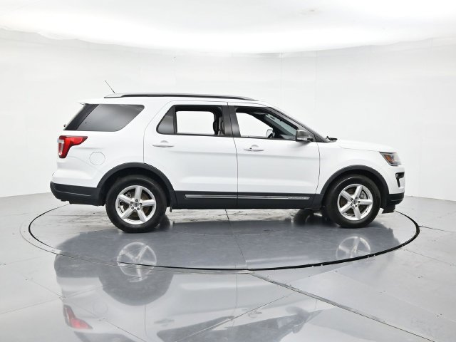 Used 2019 Ford Explorer XLT w/ Equipment Group 202A FWD image 2