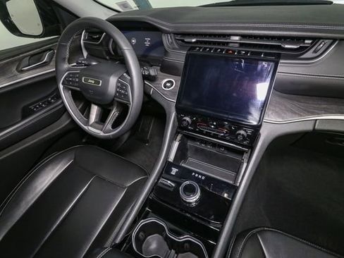 Used 2023 Jeep Grand Cherokee Limited w/ Black Appearance Package AWD/4WD image 19