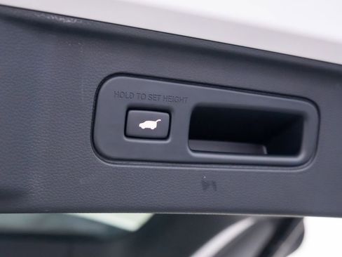 Used 2023 Honda Pilot Touring image 34