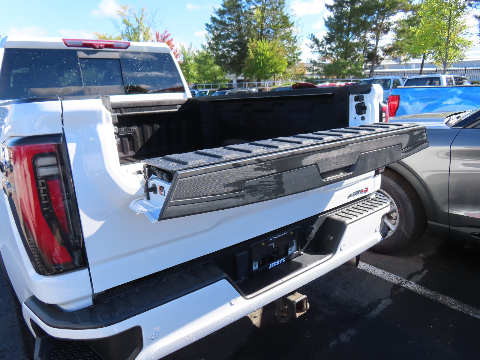 Used 2024 GMC Sierra 2500 AT4 w/ AT4 Premium Plus Package AWD/4WD image 12