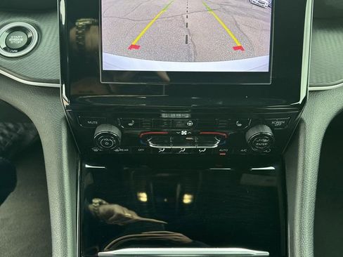 Used 2023 Jeep Grand Cherokee L Laredo image 31