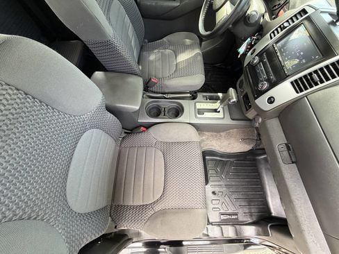 Used 2011 Nissan Frontier SV image 13