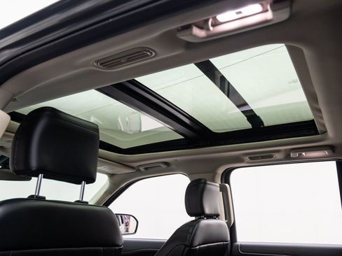 Used 2019 Ford Expedition Platinum image 17