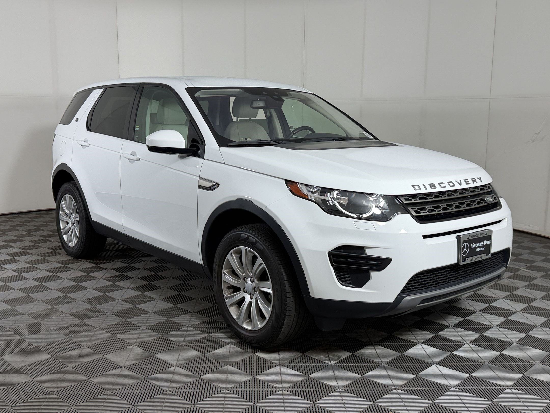 Used 2019 Land Rover Discovery Sport SE AWD/4WD image 7
