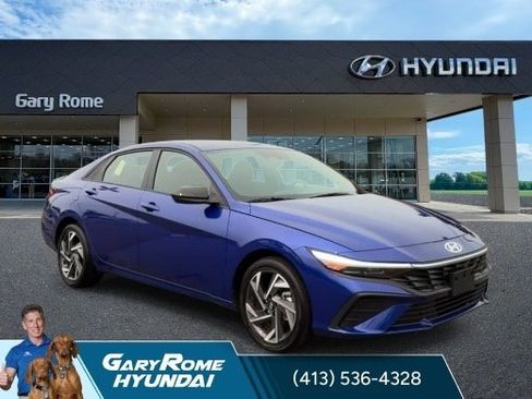 Certified 2025 Hyundai Elantra SEL FWD image 2