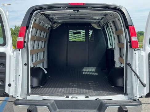 Used 2025 GMC Savana 2500 w/ Driver Convenience Package RWD image 7