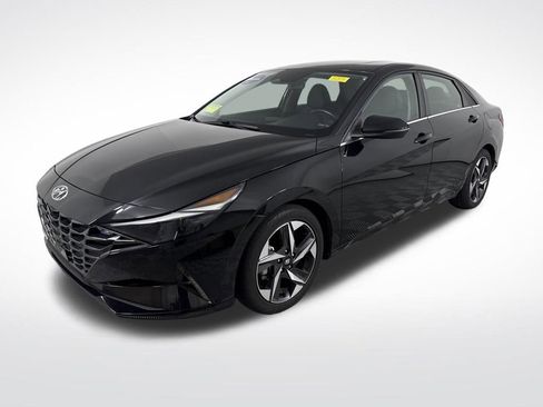 Used 2023 Hyundai Elantra Limited w/ Preferred Accessory Package image 9