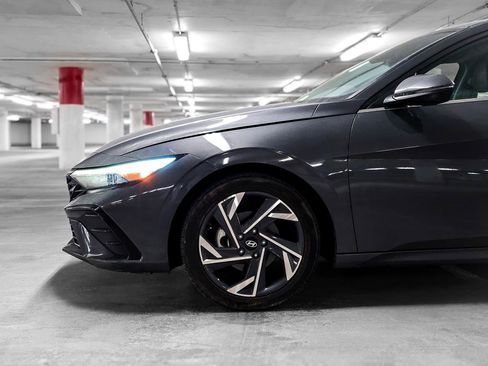 Used 2024 Hyundai Elantra Limited image 14