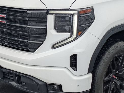 Used 2022 GMC Sierra 1500 Elevation w/ X31 Off-Road Package AWD/4WD image 9