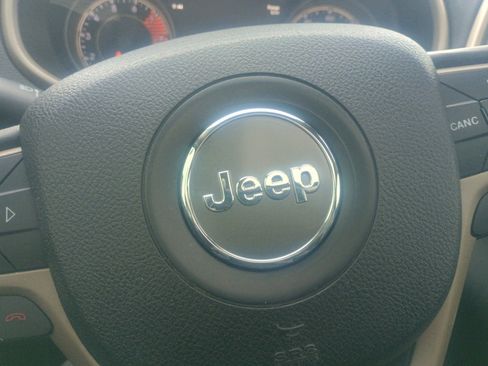 Used 2016 Jeep Cherokee Limited image 20