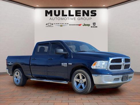 Used 2019 RAM 1500 Classic SLT image 2