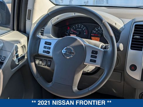 Used 2021 Nissan Frontier SV w/ Midnight Edition Floor Mats AWD/4WD image 16