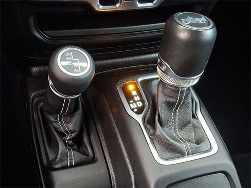 Used 2018 Jeep Wrangler Unlimited Sahara image 14