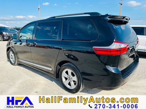 Used 2018 Toyota Sienna LE FWD image 3