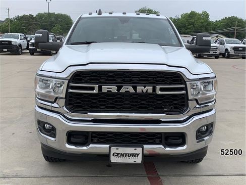 Used 2024 RAM 2500 Tradesman w/ Chrome Appearance Group AWD/4WD image 11