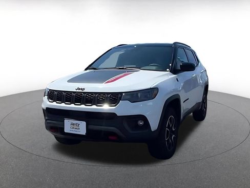 Used 2025 Jeep Compass Trailhawk AWD/4WD image 4