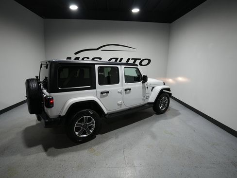 Used 2020 Jeep Wrangler Unlimited Sahara image 10