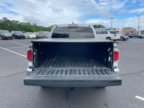 Used 2021 Toyota Tacoma TRD Off-Road w/ Technology Package AWD/4WD image 16
