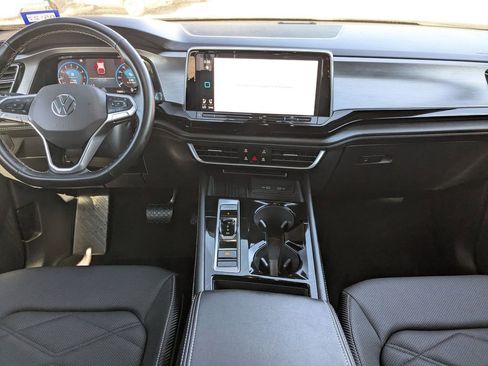 Used 2025 Volkswagen Atlas Cross Sport SE image 25