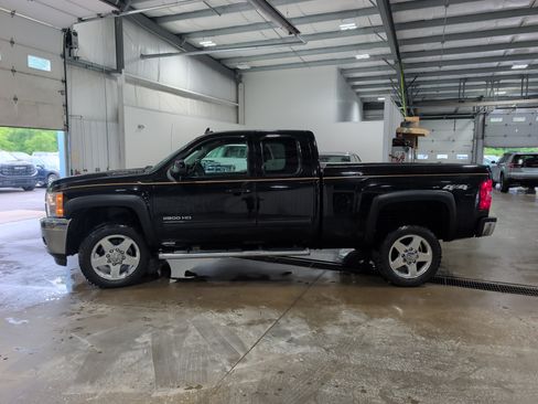 Used 2011 Chevrolet Silverado 2500 LTZ w/ LTZ Plus Package AWD/4WD image 5
