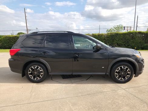 Used 2020 Nissan Pathfinder SL image 4