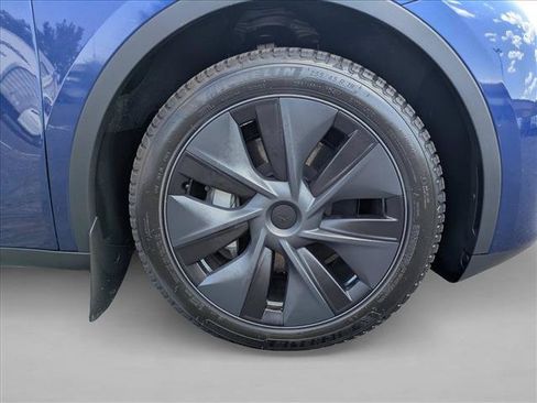 Used 2024 Tesla Model Y Long Range AWD/4WD image 22