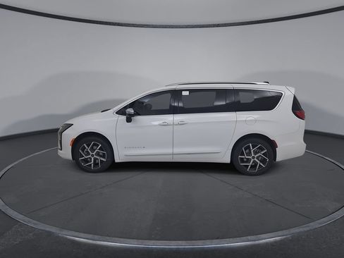 New 2027 Chrysler Pacifica Pinnacle w/ Theater Group AWD/4WD image 9