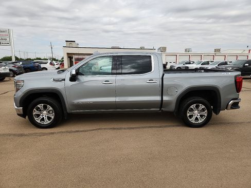 Used 2024 GMC Sierra 1500 SLT image 2