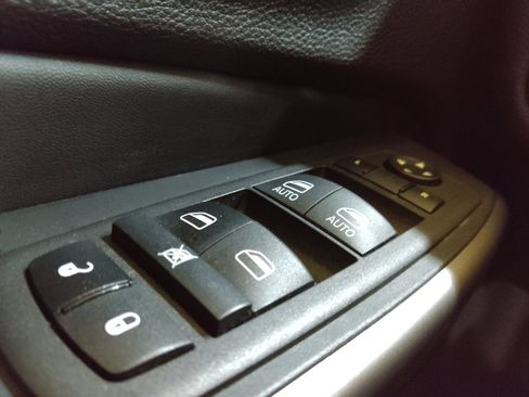 Used 2021 Jeep Cherokee Limited AWD/4WD image 27
