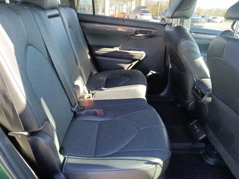 Used 2023 Toyota Highlander Limited image 34
